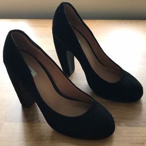 Urban Outfitters Kimchi Blue Black Gretel Suede Pump Heels Size 7